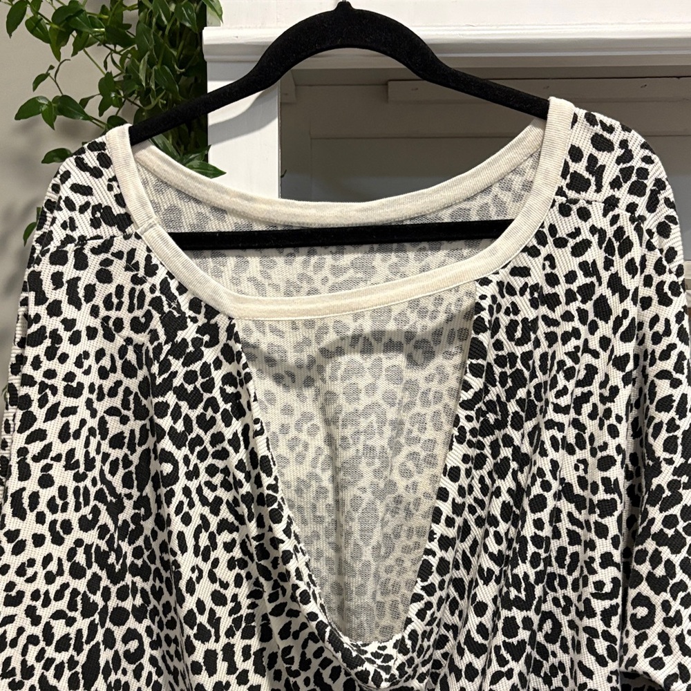 Chic Leopard Print Women's Sweatshirt